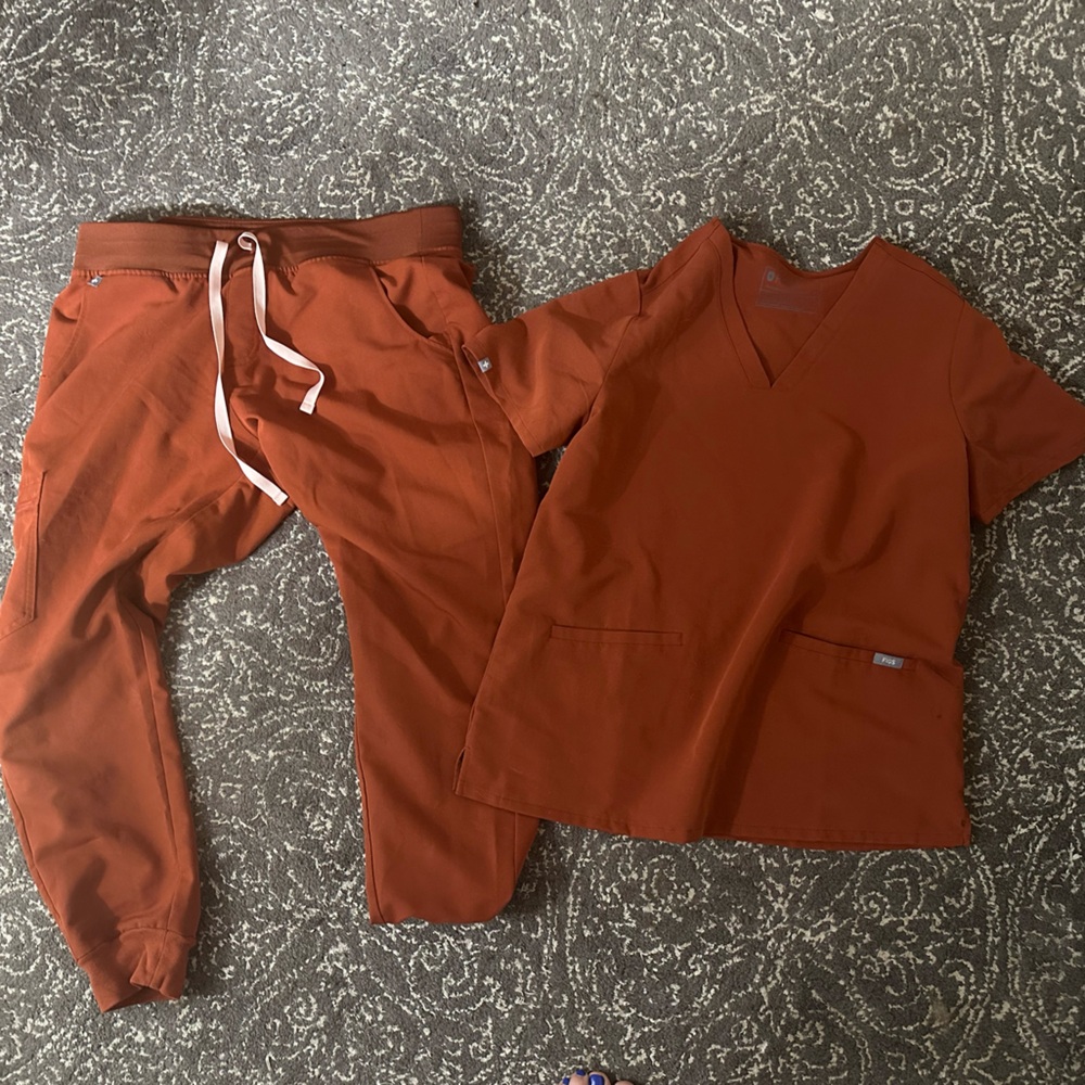 NWOT FIGS Auburn Set